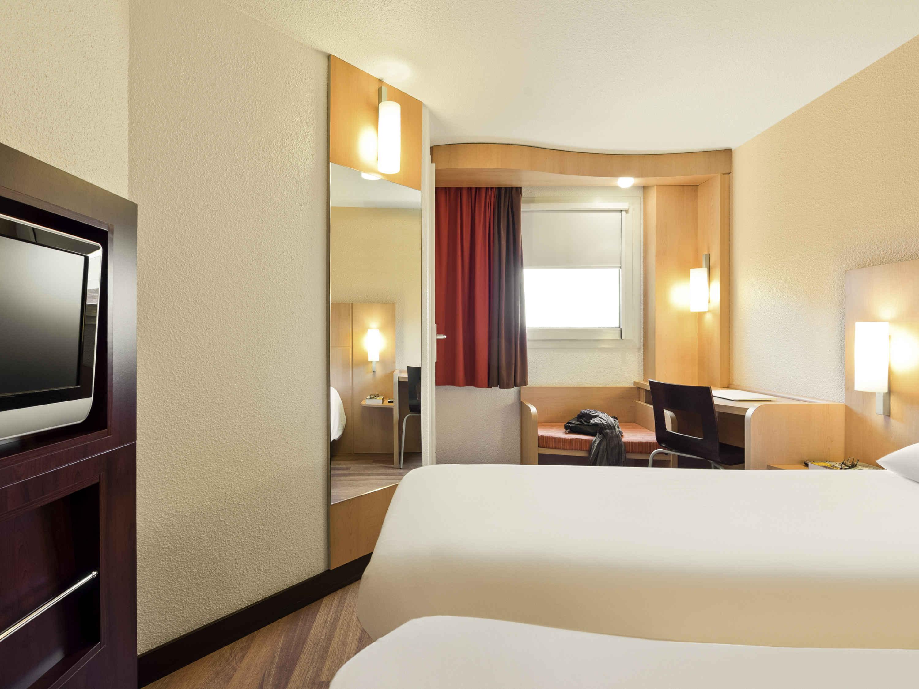 Ibis Centre Gare Hotel 3*